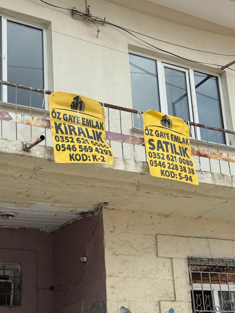 KAYSERİ DEVELİ FENESEYUKARI MAHALLESİNDE SATILIK KARGİR EV VE ARSASI